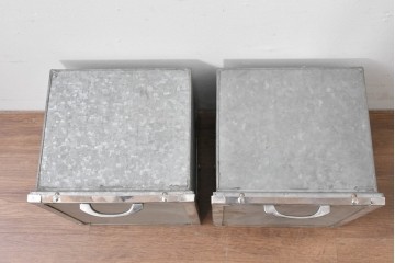 和製アンティーク　駄菓子屋さんで使われていたレトロなブリキ製ショーケース2個セット　(R-085189)