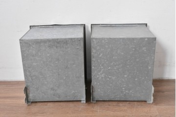 和製アンティーク　駄菓子屋さんで使われていたレトロなブリキ製ショーケース2個セット　(R-085189)