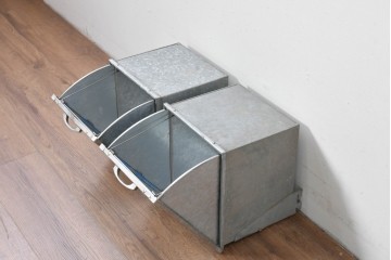 和製アンティーク　駄菓子屋さんで使われていたレトロなブリキ製ショーケース2個セット　(R-085189)