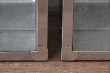 和製アンティーク　駄菓子屋さんで使われていたレトロなブリキ製ショーケース2個セット　(R-085189)