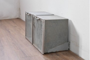 和製アンティーク　駄菓子屋さんで使われていたレトロなブリキ製ショーケース2個セット　(R-085189)