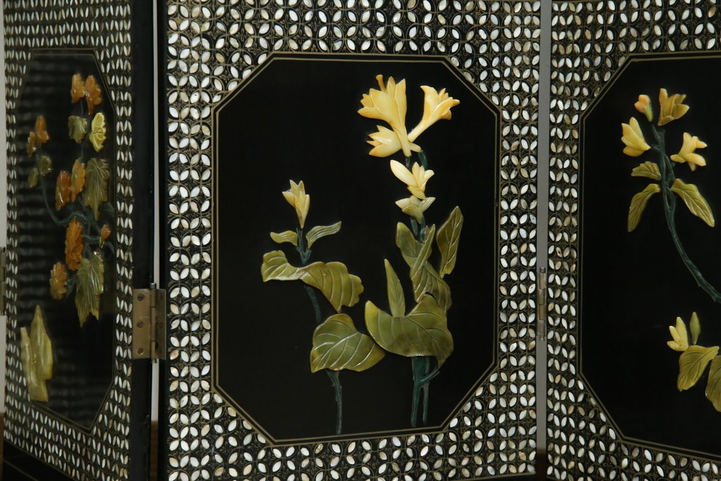 アジアンヴィンテージ　希少!!　中国美術屏風　雅集図　螺鈿　豪華装飾の玉石象嵌衝立　(R-085192)