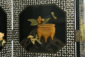 アジアンヴィンテージ　希少!!　中国美術屏風　雅集図　螺鈿　豪華装飾の玉石象嵌衝立　(R-085192)