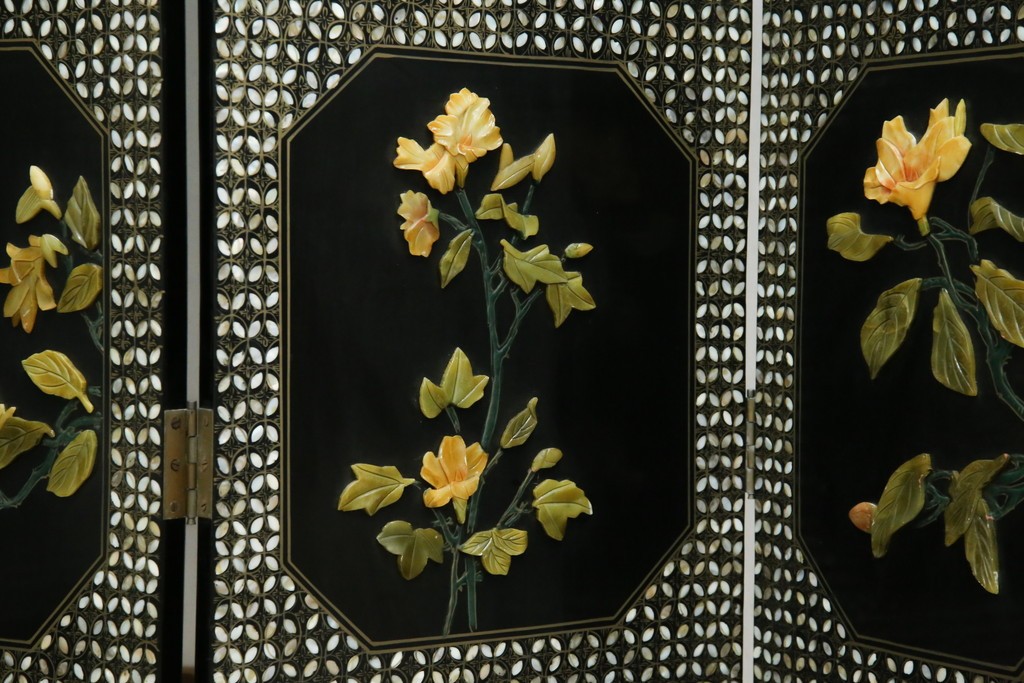 アジアンヴィンテージ　希少!!　中国美術屏風　雅集図　螺鈿　豪華装飾の玉石象嵌衝立　(R-085192)