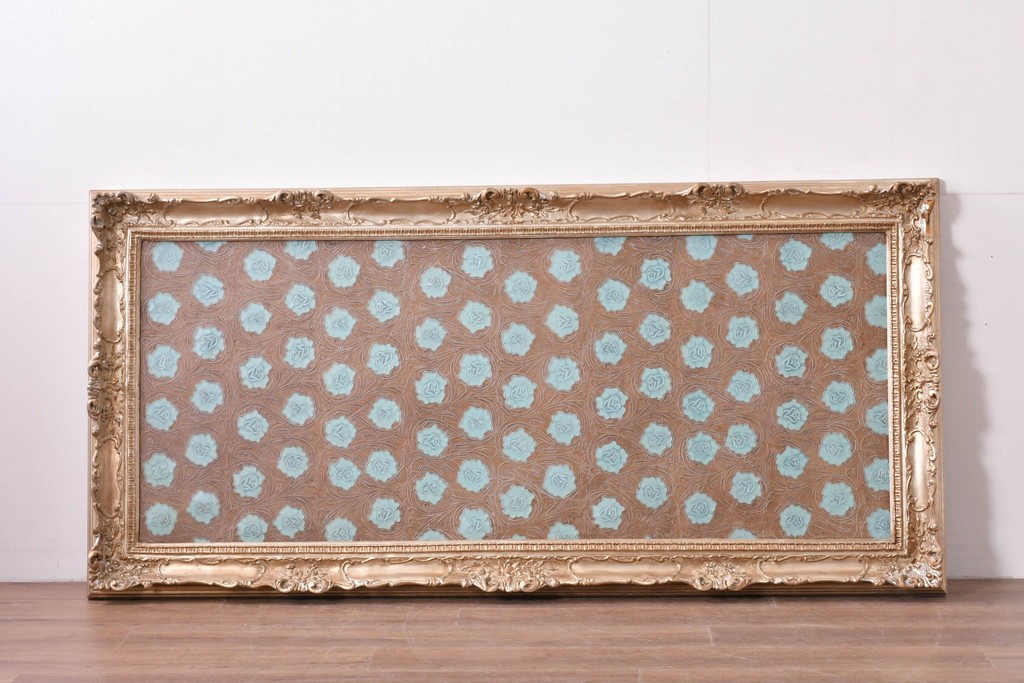 中古　ルルコンド(LULU KONDO)　意匠を凝らしたクラシカルな装飾フレーム入り　花模様レリーフのレザーアートパネル　(R-085193)