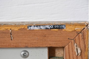 中古　ルルコンド(LULU KONDO)　意匠を凝らしたクラシカルな装飾フレーム入り　花模様レリーフのレザーアートパネル　(R-085193)