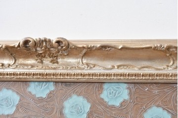 中古　ルルコンド(LULU KONDO)　意匠を凝らしたクラシカルな装飾フレーム入り　花模様レリーフのレザーアートパネル　(R-085193)