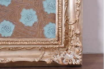 中古　ルルコンド(LULU KONDO)　意匠を凝らしたクラシカルな装飾フレーム入り　花模様レリーフのレザーアートパネル　(R-085193)