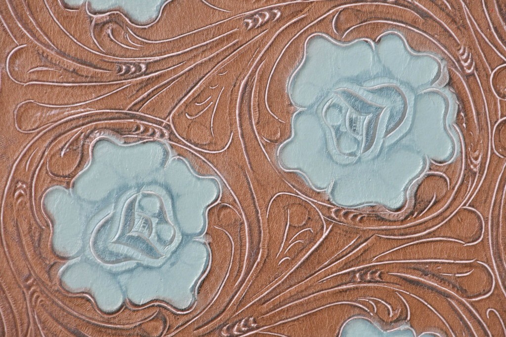 中古　ルルコンド(LULU KONDO)　意匠を凝らしたクラシカルな装飾フレーム入り　花模様レリーフのレザーアートパネル　(R-085193)