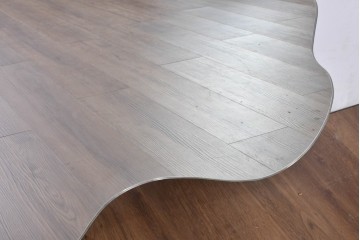 中古　SOVET(ソヴェット)　アートのような曲線フォルムが印象的なウォールミラー　(R-085194)