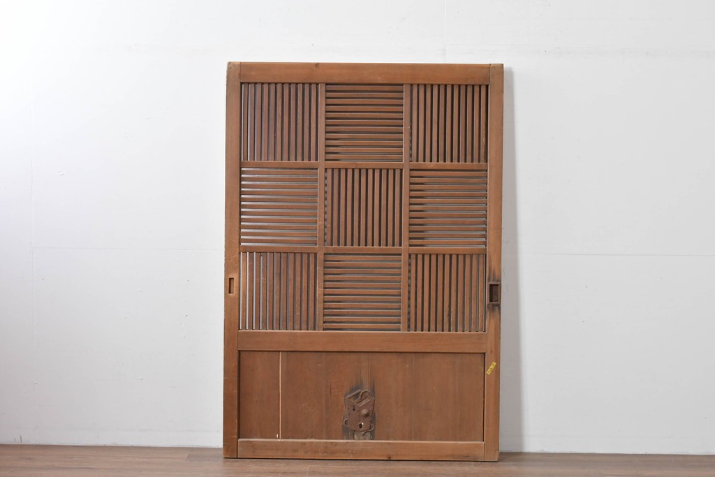 アンティーク建具　明治大正期　希少デザイン　格子意匠が印象的な蔵戸1枚　(R-085195)