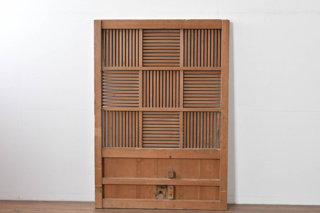 アンティーク建具　明治大正期　希少デザイン　格子意匠が印象的な蔵戸1枚　(R-085195)