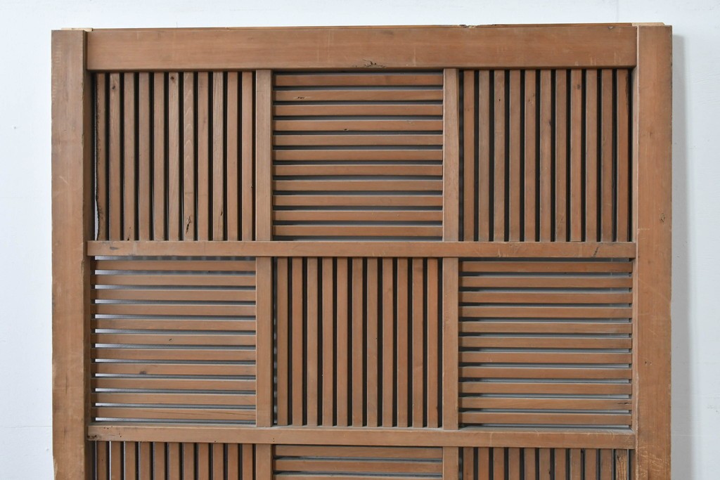 アンティーク建具　明治大正期　希少デザイン　格子意匠が印象的な蔵戸1枚　(R-085195)