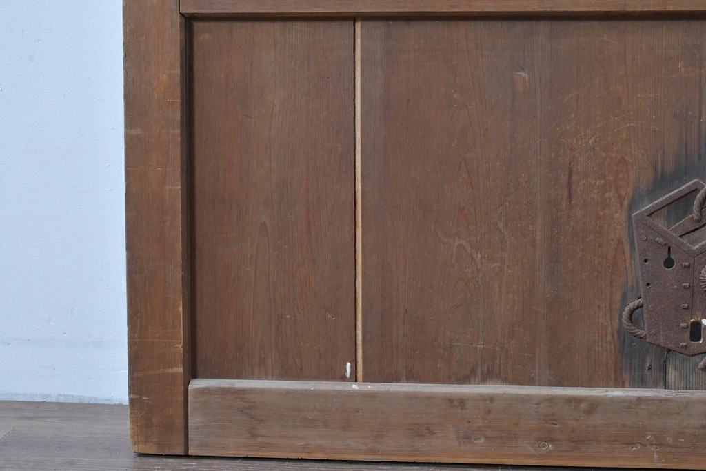 アンティーク建具　明治大正期　希少デザイン　格子意匠が印象的な蔵戸1枚　(R-085195)