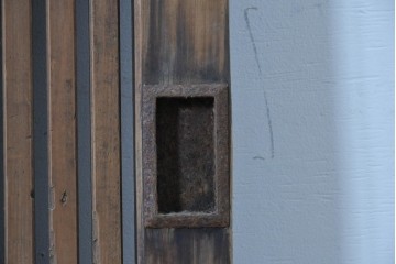 アンティーク建具　明治大正期　希少デザイン　格子意匠が印象的な蔵戸1枚　(R-085195)