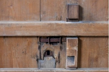 アンティーク建具　明治大正期　希少デザイン　格子意匠が印象的な蔵戸1枚　(R-085195)