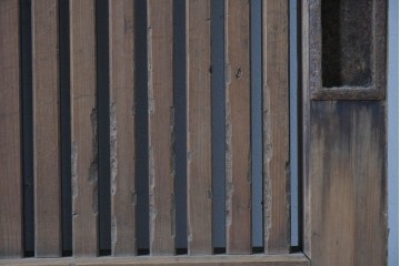 アンティーク建具　明治大正期　希少デザイン　格子意匠が印象的な蔵戸1枚　(R-085195)