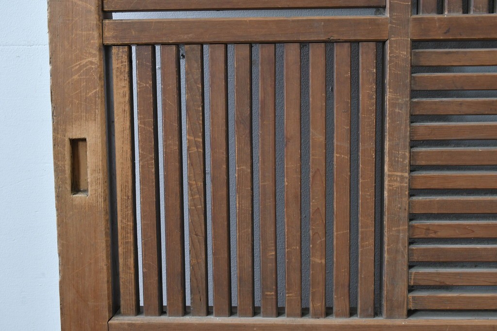 アンティーク建具　明治大正期　希少デザイン　格子意匠が印象的な蔵戸1枚　(R-085195)