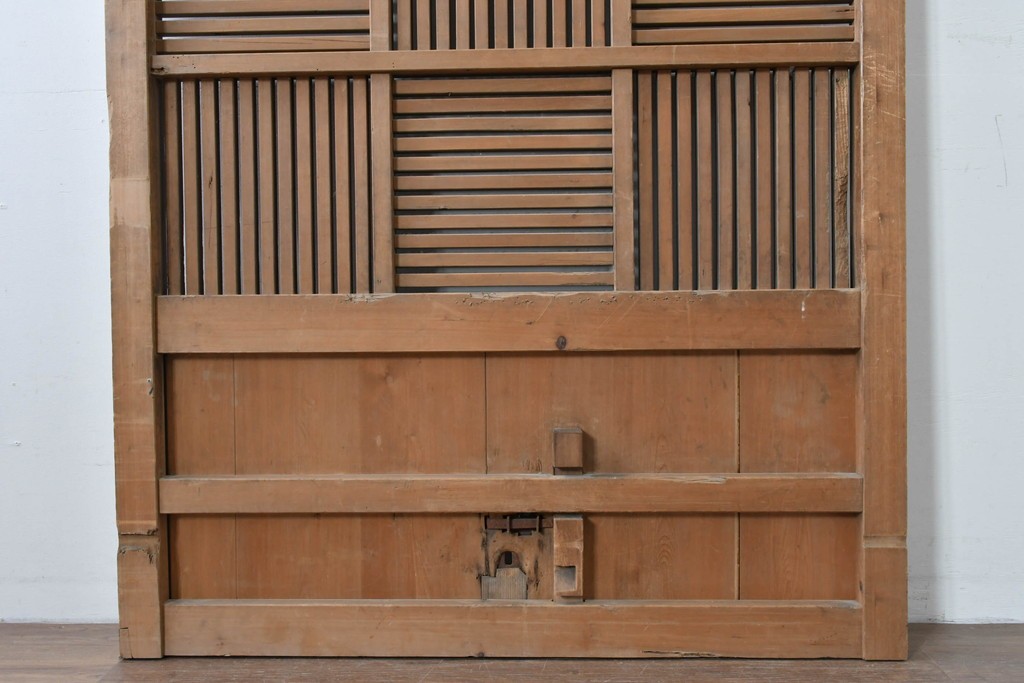 アンティーク建具　明治大正期　希少デザイン　格子意匠が印象的な蔵戸1枚　(R-085195)