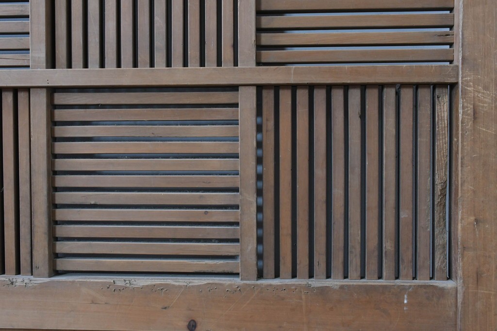 アンティーク建具　明治大正期　希少デザイン　格子意匠が印象的な蔵戸1枚　(R-085195)