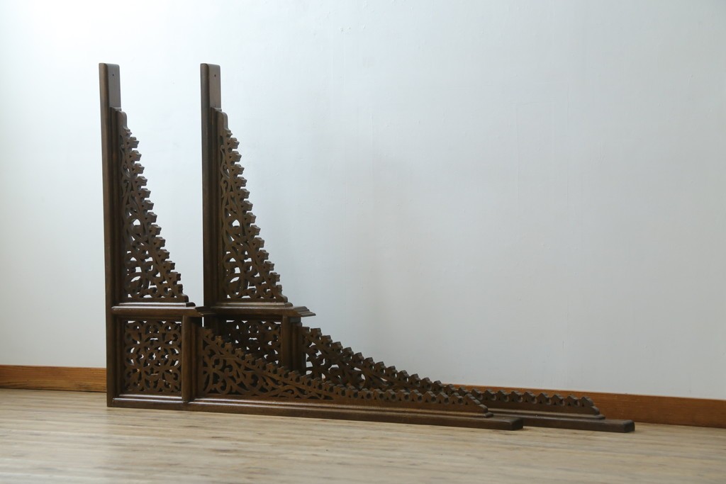 アジアンヴィンテージ　希少!!　インド建築装飾　大型(150cm)　唐草透かし彫りのアーチ形ブラケットパネル一対　(R-085203)