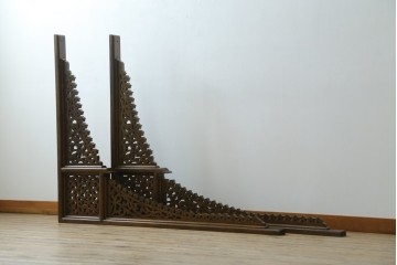 アジアンヴィンテージ　希少!!　インド建築装飾　大型(150cm)　唐草透かし彫りのアーチ形ブラケットパネル一対　(R-085203)
