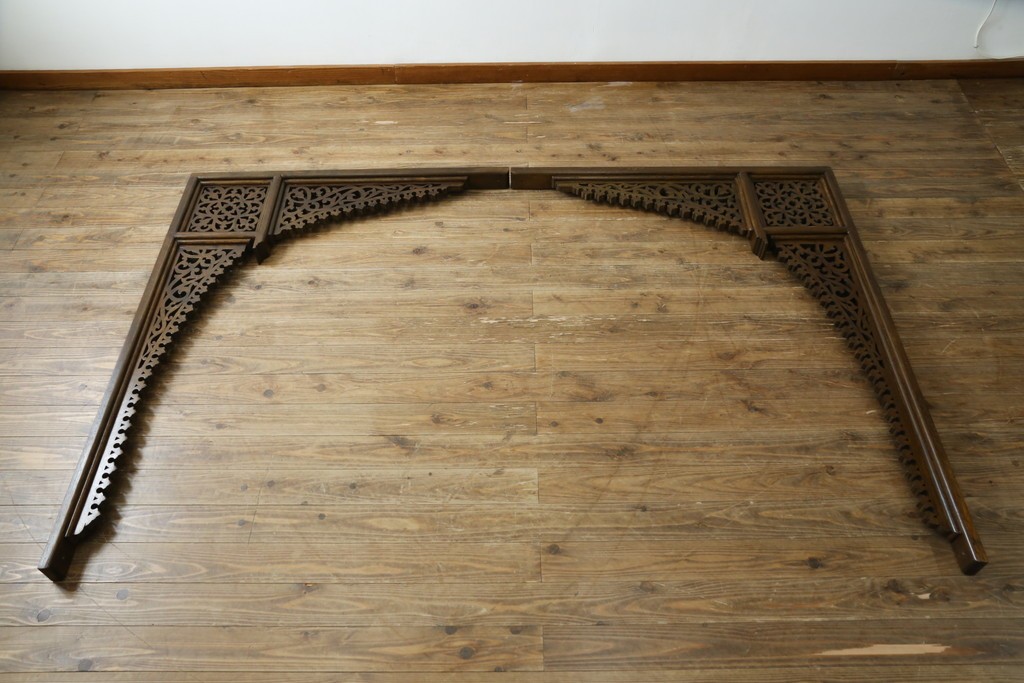 アジアンヴィンテージ　希少!!　インド建築装飾　大型(150cm)　唐草透かし彫りのアーチ形ブラケットパネル一対　(R-085203)