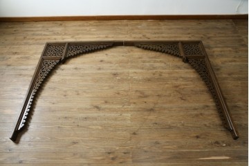 アジアンヴィンテージ　希少!!　インド建築装飾　大型(150cm)　唐草透かし彫りのアーチ形ブラケットパネル一対　(R-085203)