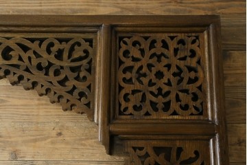 アジアンヴィンテージ　希少!!　インド建築装飾　大型(150cm)　唐草透かし彫りのアーチ形ブラケットパネル一対　(R-085203)