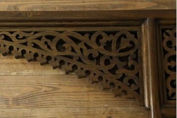 アジアンヴィンテージ　希少!!　インド建築装飾　大型(150cm)　唐草透かし彫りのアーチ形ブラケットパネル一対　(R-085203)