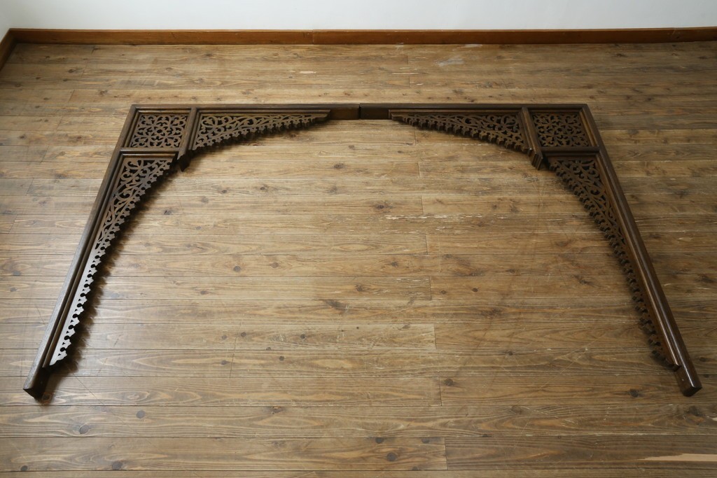 アジアンヴィンテージ　希少!!　インド建築装飾　大型(150cm)　唐草透かし彫りのアーチ形ブラケットパネル一対　(R-085203)