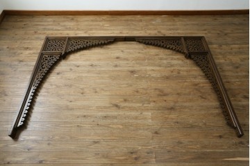 アジアンヴィンテージ　希少!!　インド建築装飾　大型(150cm)　唐草透かし彫りのアーチ形ブラケットパネル一対　(R-085203)