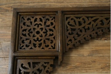 アジアンヴィンテージ　希少!!　インド建築装飾　大型(150cm)　唐草透かし彫りのアーチ形ブラケットパネル一対　(R-085203)