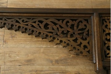 アジアンヴィンテージ　希少!!　インド建築装飾　大型(150cm)　唐草透かし彫りのアーチ形ブラケットパネル一対　(R-085203)