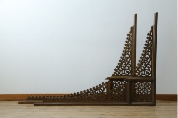 アジアンヴィンテージ　希少!!　インド建築装飾　大型(150cm)　唐草透かし彫りのアーチ形ブラケットパネル一対　(R-085203)