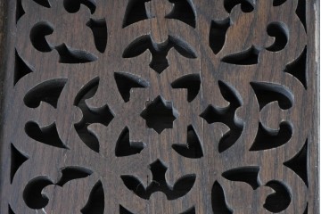 アジアンヴィンテージ　希少!!　インド建築装飾　大型(150cm)　唐草透かし彫りのアーチ形ブラケットパネル一対　(R-085203)