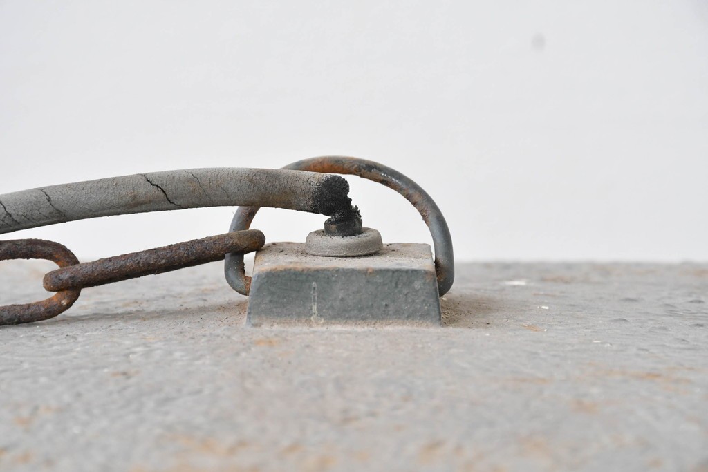 和製ヴィンテージ　ユニークな模様のフレームに丸形シェードを収めたペンダントライト　(R-085204)