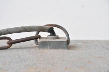 和製ヴィンテージ　ユニークな模様のフレームに丸形シェードを収めたペンダントライト　(R-085204)