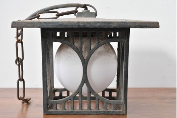 和製ヴィンテージ　ユニークな模様のフレームに丸形シェードを収めたペンダントライト　(R-085204)