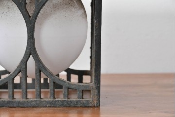 和製ヴィンテージ　ユニークな模様のフレームに丸形シェードを収めたペンダントライト　(R-085204)