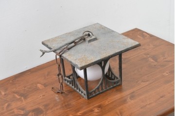 和製ヴィンテージ　ユニークな模様のフレームに丸形シェードを収めたペンダントライト　(R-085204)