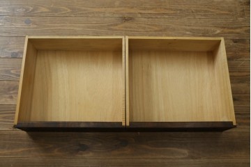 中古　伝統工芸　軽井沢彫り　隅々まで施された桜の彫りが見事なチェスト　(R-085205)
