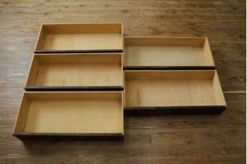 中古　伝統工芸　軽井沢彫り　隅々まで施された桜の彫りが見事なチェスト　(R-085205)