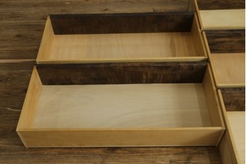 中古　伝統工芸　軽井沢彫り　隅々まで施された桜の彫りが見事なチェスト　(R-085205)