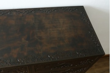 中古　伝統工芸　軽井沢彫り　隅々まで施された桜の彫りが見事なチェスト　(R-085205)