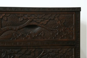 中古　伝統工芸　軽井沢彫り　隅々まで施された桜の彫りが見事なチェスト　(R-085205)