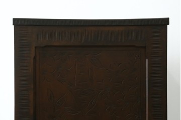 中古　伝統工芸　軽井沢彫り　隅々まで施された桜の彫りが見事なチェスト　(R-085205)