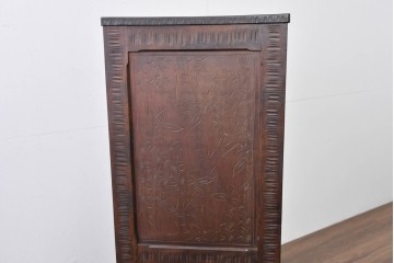 中古　伝統工芸　軽井沢彫り　隅々まで施された桜の彫りが優美なチェスト　(R-085205)