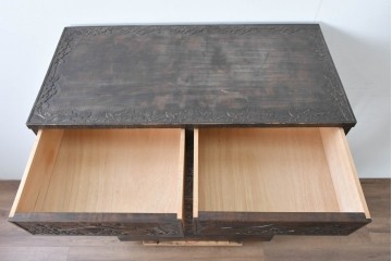 中古　伝統工芸　軽井沢彫り　隅々まで施された桜の彫りが優美なチェスト　(R-085205)