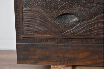 中古　伝統工芸　軽井沢彫り　隅々まで施された桜の彫りが優美なチェスト　(R-085205)